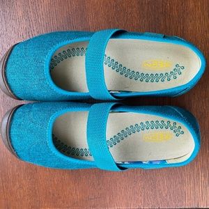 Keen Sienna MJ Canvas Women Size 10